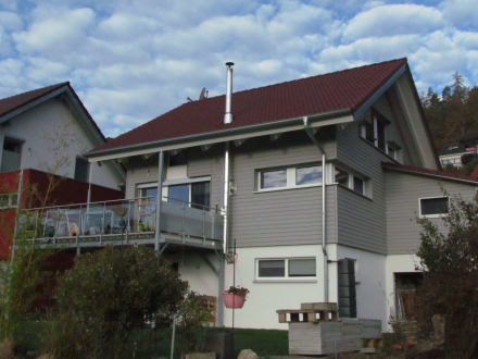 Einfamilienhaus mit Keller und großem Balkon